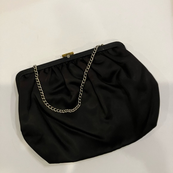 VINTAGE BLACK SILK PLEATED EVENING HANDBAG / CLUTCH GOLD CHAIN HANDLE - Picture 2 of 4
